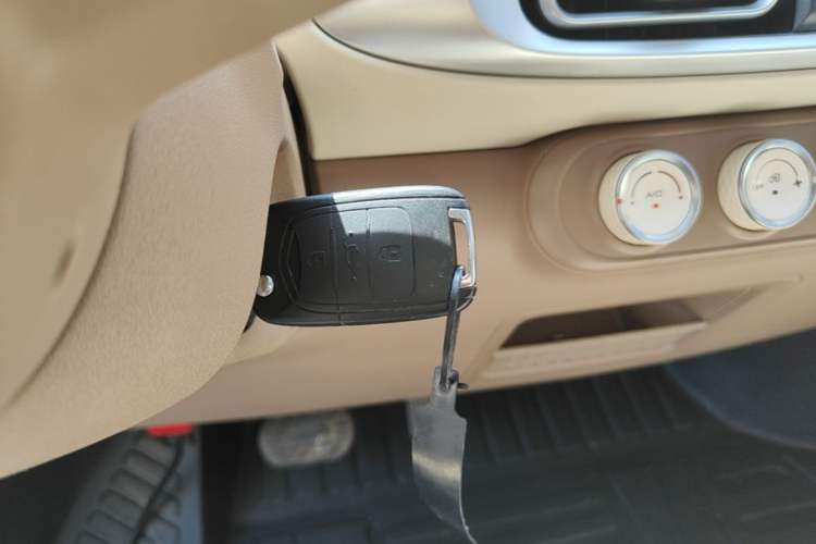 Used Wuling Hongguang MINIEV 2025 Four-Door Version Advanced Edition Interior 1