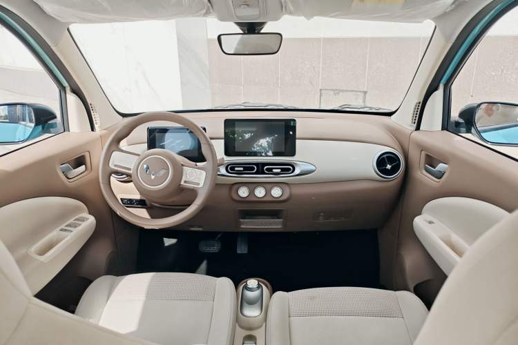 Used Wuling Hongguang MINIEV 2025 Four-Door Version Premium Edition Interior 1