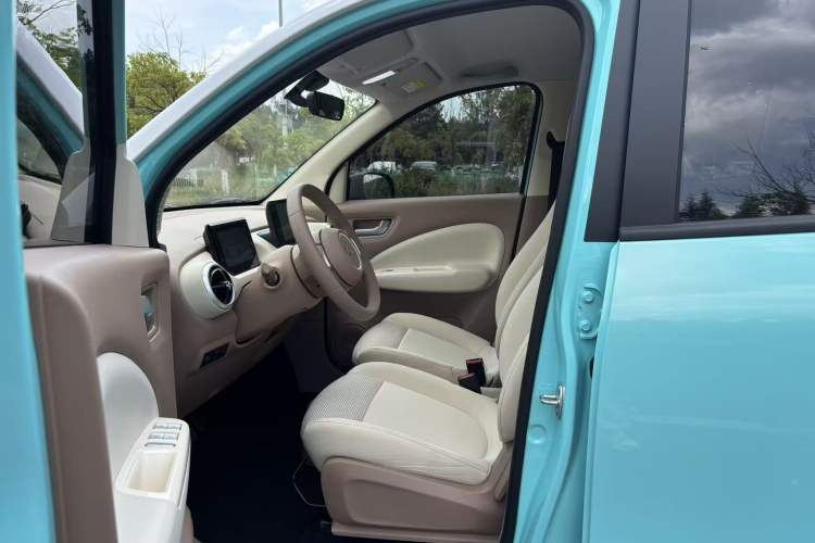 Used Wuling Hongguang MINIEV 2025 Four-Door Version Zhenxiang+ Edition Interior 2