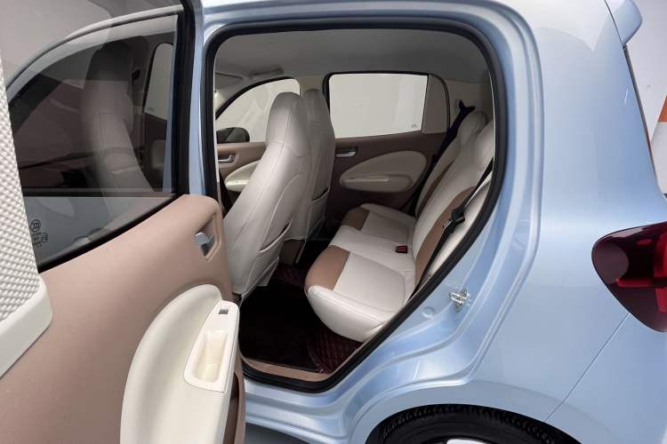 Used Wuling Hongguang MINIEV 2025 Four-Door Version Advanced Edition Interior 2