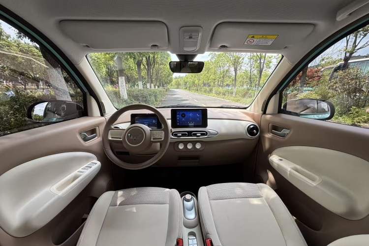 Used Wuling Hongguang MINIEV 2025 Four-Door Version Zhenxiang+ Edition Interior 3
