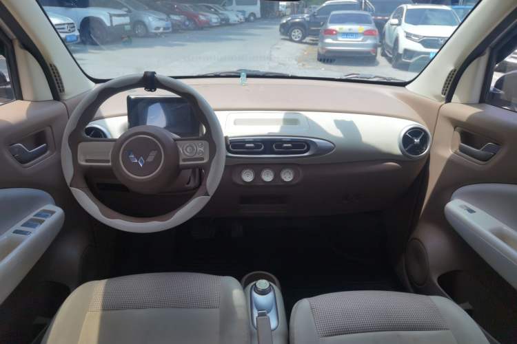 Used Wuling Hongguang MINIEV 2025 Four-Door Version Advanced Edition Interior 3