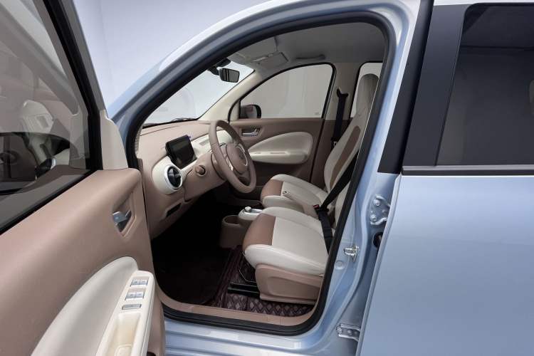 Used Wuling Hongguang MINIEV 2025 Four-Door Version Advanced Edition Interior 3