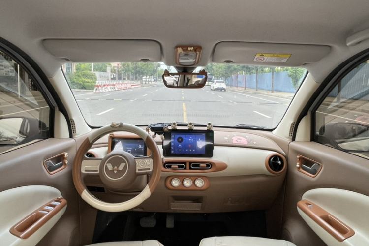 Used Wuling Hongguang MINIEV 2025 Four-Door Version Premium Edition Interior 3