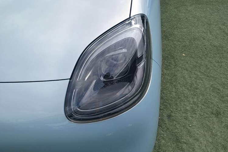 Used Wuling Hongguang MINIEV 2025 Four-Door Version Advanced Edition Left Front Headlight