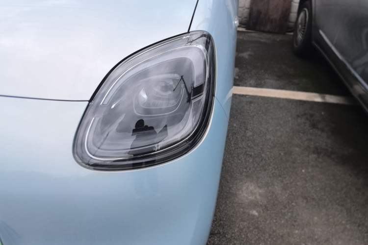 Used Wuling Hongguang MINIEV 2025 Four-Door Version Advanced Edition Left Front Headlight