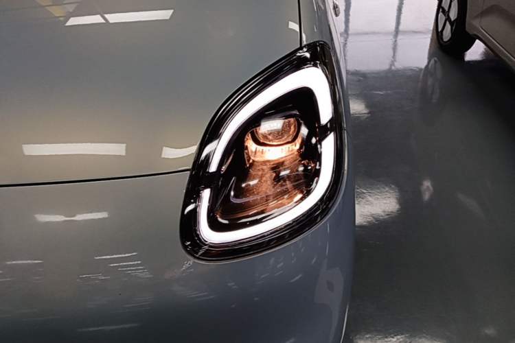 Used Wuling Hongguang MINIEV 2025 Four-Door Version Advanced Edition Left Front Headlight