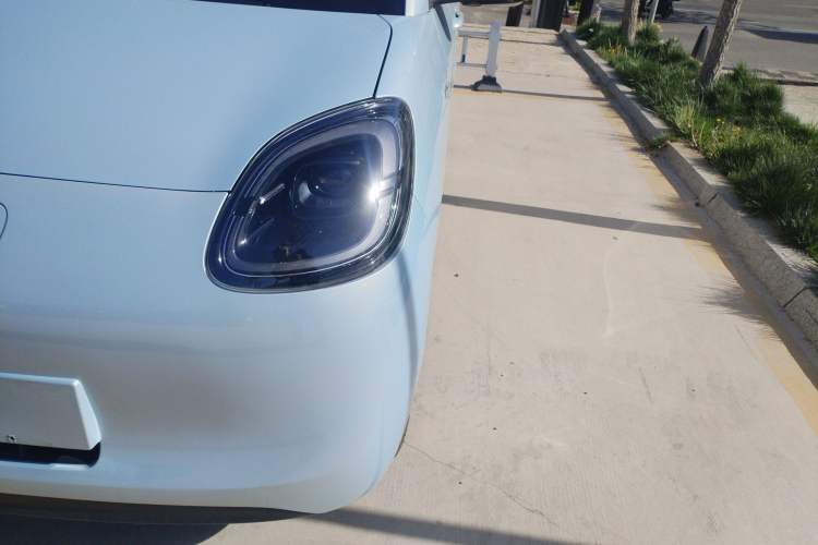 Used Wuling Hongguang MINIEV 2025 Four-Door Version Advanced Edition Left Front Headlight