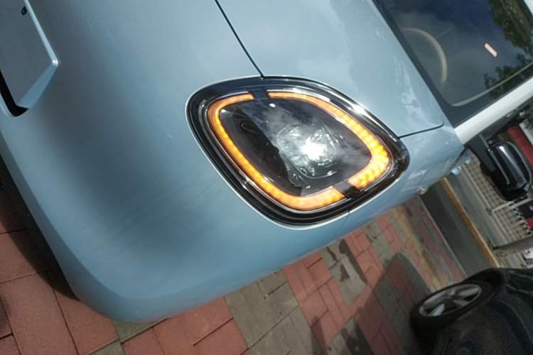Used Wuling Hongguang MINIEV 2025 Four-Door Version Zhenxiang+ Edition Left Front Headlight