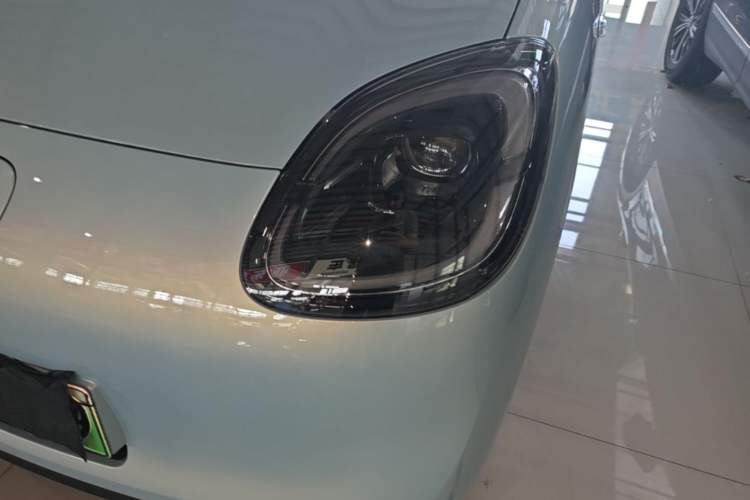 Used Wuling Hongguang MINIEV 2025 Four-Door Version Advanced Edition Left Front Headlight