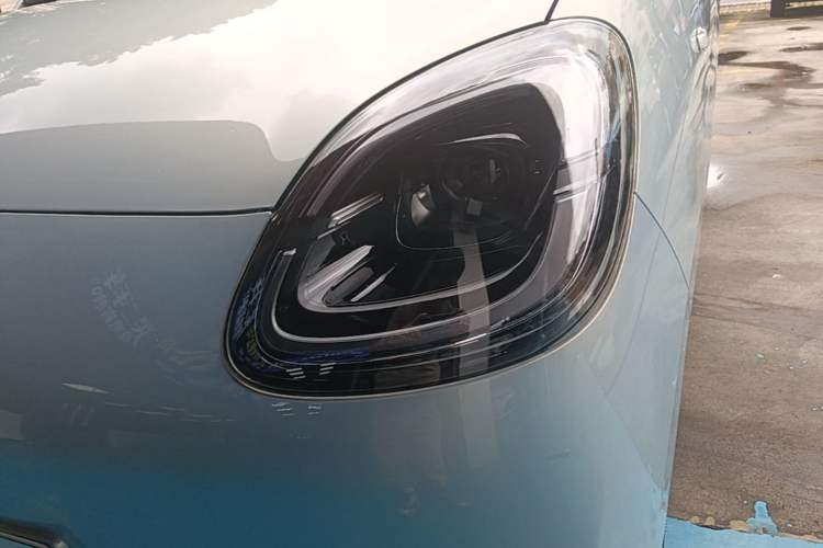 Used Wuling Hongguang MINIEV 2025 Four-Door Version Advanced Edition Left Front Headlight