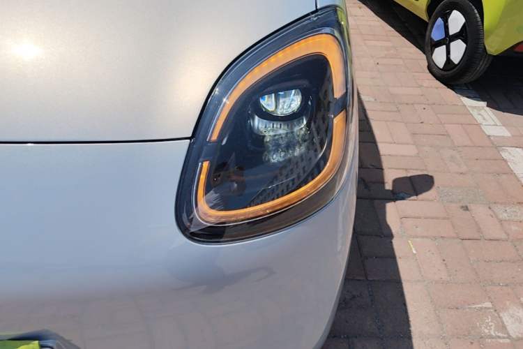 Used Wuling Hongguang MINIEV 2025 Four-Door Version Zhenxiang+ Edition Left Front Headlight