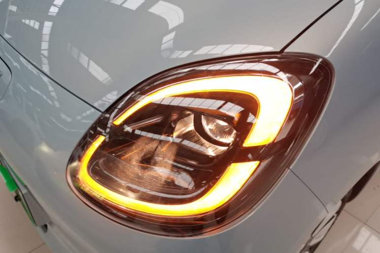 Used Wuling Hongguang MINIEV 2025 Four-Door Version Advanced Edition Left Front Headlight