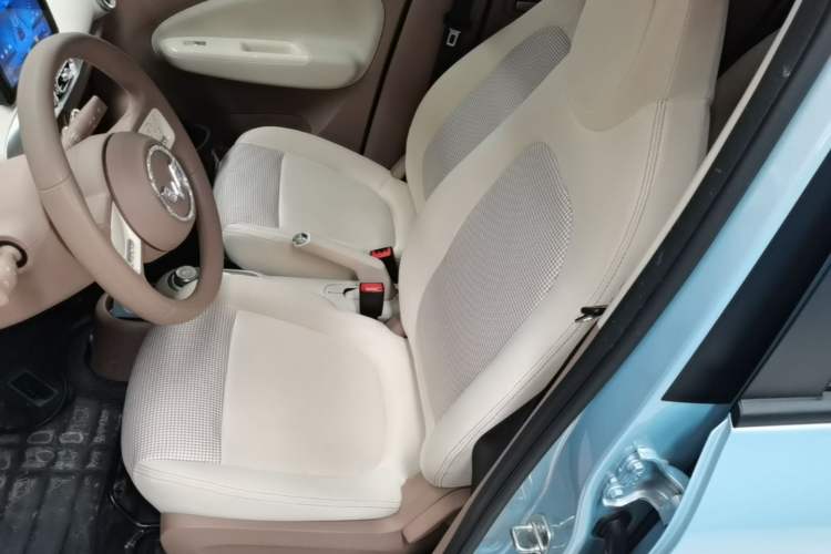 Used Wuling Hongguang MINIEV 2025 Four-Door Version Advanced Edition Left Front Seat