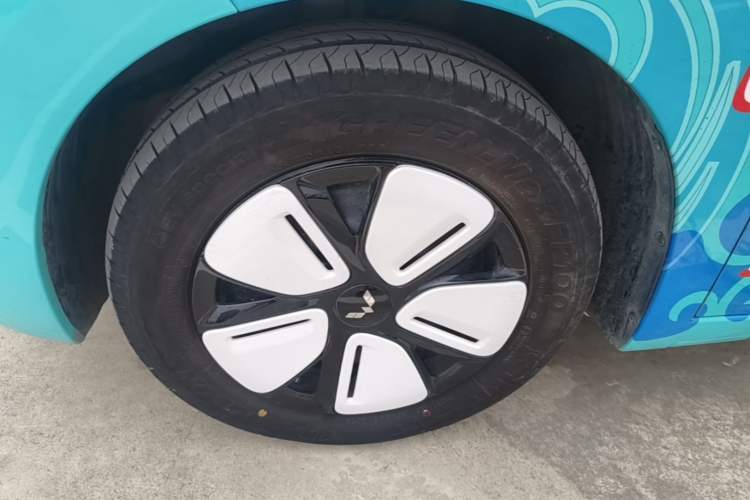 Used Wuling Hongguang MINIEV 2025 Four-Door Version Premium Edition Left Front Wheel Hub