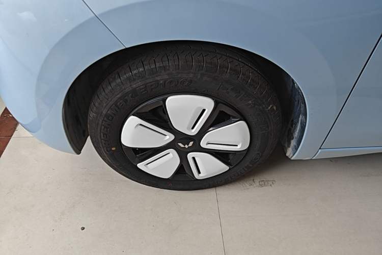 Used Wuling Hongguang MINIEV 2025 Four-Door Version Advanced Edition Left Front Wheel Hub