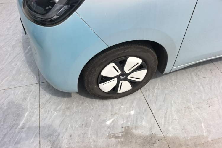 Used Wuling Hongguang MINIEV 2025 Four-Door Version Zhenxiang+ Edition Left Front Wheel Hub