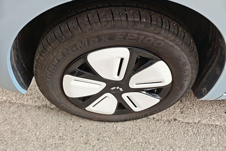 Used Wuling Hongguang MINIEV 2025 Four-Door Version Zhenxiang+ Edition Left Front Wheel Hub