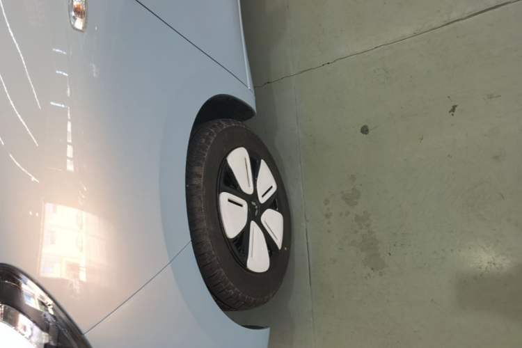 Used Wuling Hongguang MINIEV 2025 Four-Door Version Premium Edition Left Front Wheel Hub