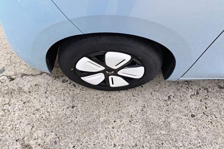 Used Wuling Hongguang MINIEV 2025 Four-Door Version Premium Edition Left Front Wheel Hub