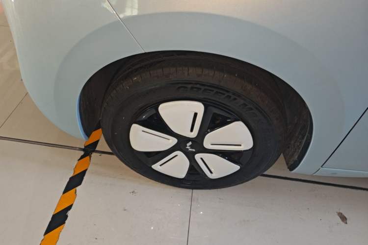 Used Wuling Hongguang MINIEV 2025 Four-Door Version Advanced Edition Left Front Wheel Hub