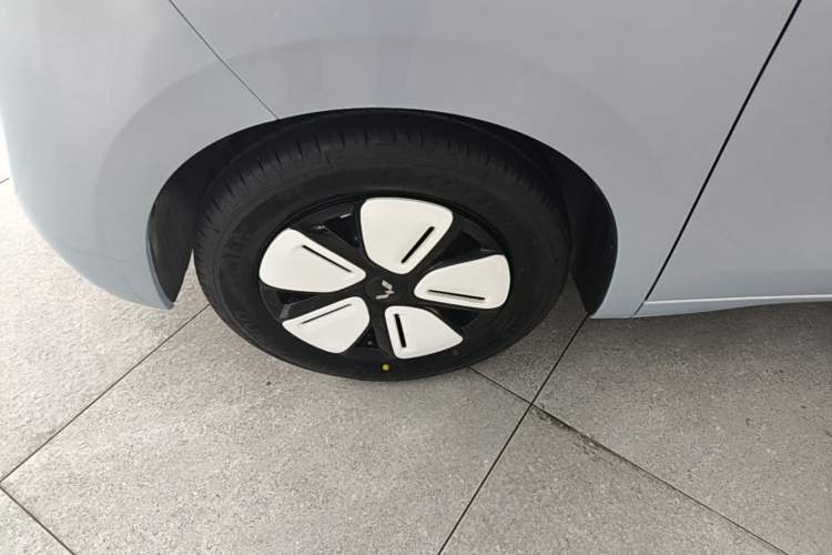Used Wuling Hongguang MINIEV 2025 Four-Door Version Premium Edition Left Front Wheel Hub