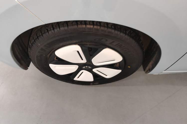 Used Wuling Hongguang MINIEV 2025 Four-Door Version Advanced Edition Left Front Wheel Hub
