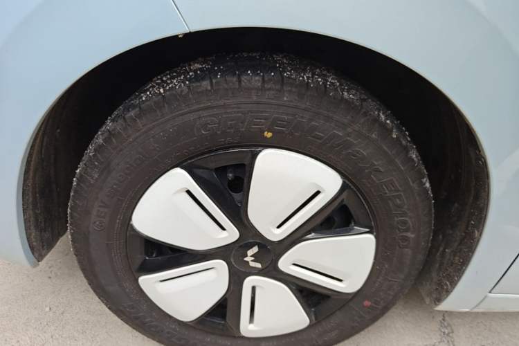 Used Wuling Hongguang MINIEV 2025 Four-Door Version Zhenxiang+ Edition Left Front Wheel Hub