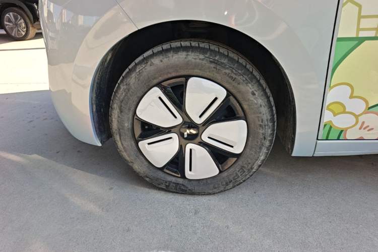 Used Wuling Hongguang MINIEV 2025 Four-Door Version Premium Edition Left Front Wheel Hub