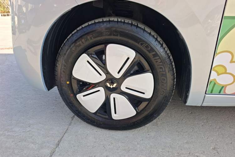 Used Wuling Hongguang MINIEV 2025 Four-Door Version Premium Edition Left Front Wheel Hub