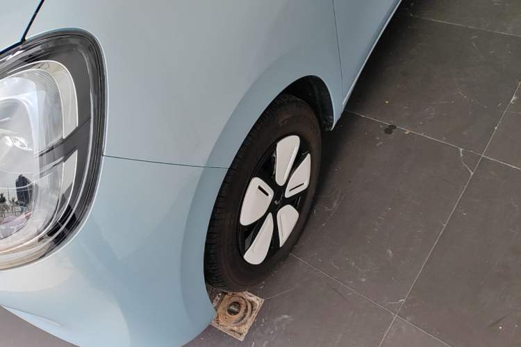Used Wuling Hongguang MINIEV 2025 Four-Door Version Zhenxiang+ Edition Left Front Wheel Hub