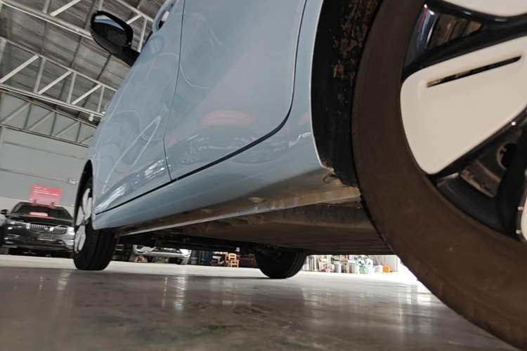 Used Wuling Hongguang MINIEV 2025 Four-Door Version Premium Edition Left Side Sill