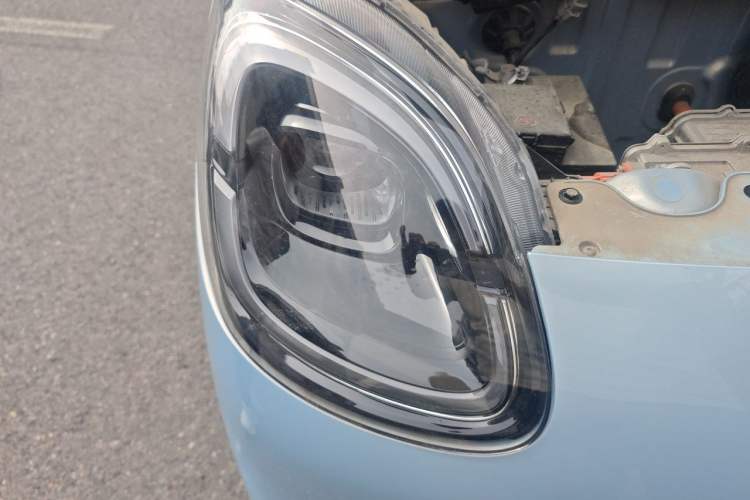 Used Wuling Hongguang MINIEV 2025 Four-Door Version Advanced Edition Right Front Headlight