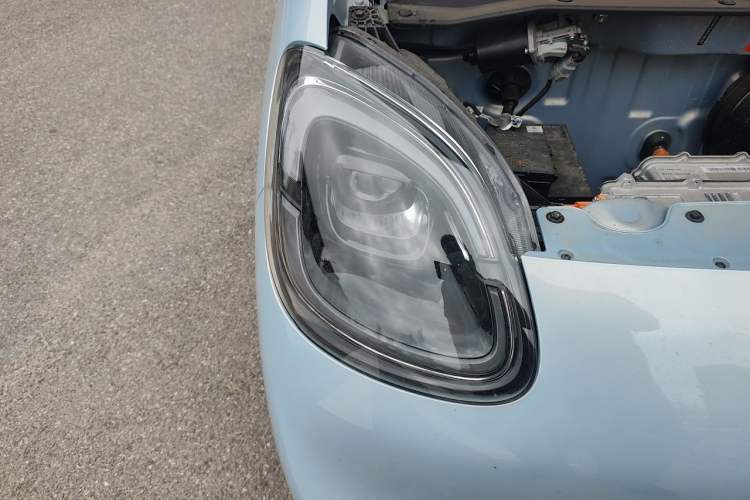 Used Wuling Hongguang MINIEV 2025 Four-Door Version Advanced Edition Right Front Headlight