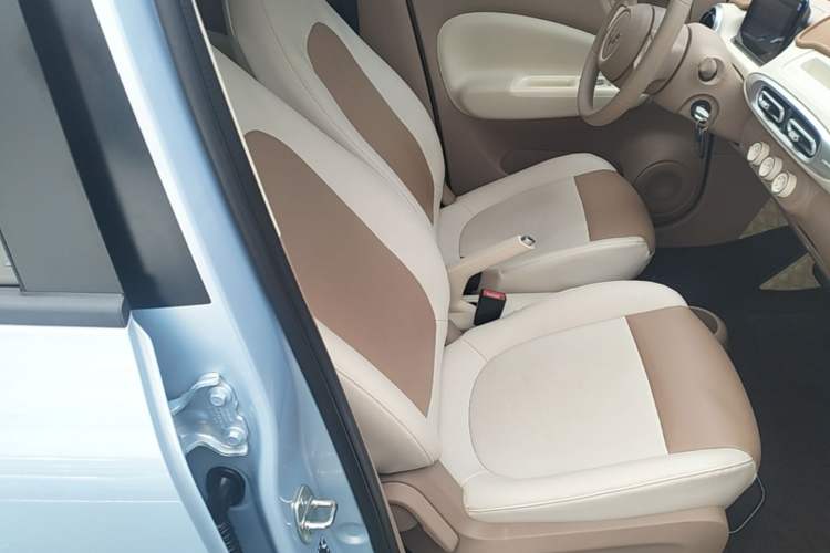 Used Wuling Hongguang MINIEV 2025 Four-Door Version Advanced Edition Right Front Seat