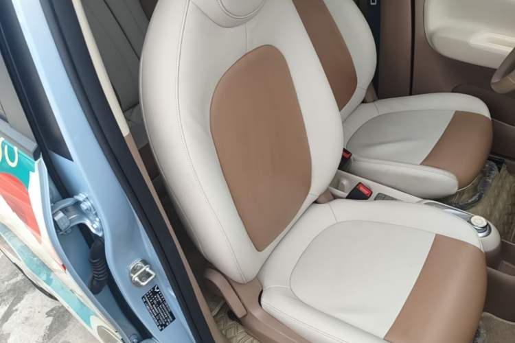 Used Wuling Hongguang MINIEV 2025 Four-Door Version Premium Edition Right Front Seat