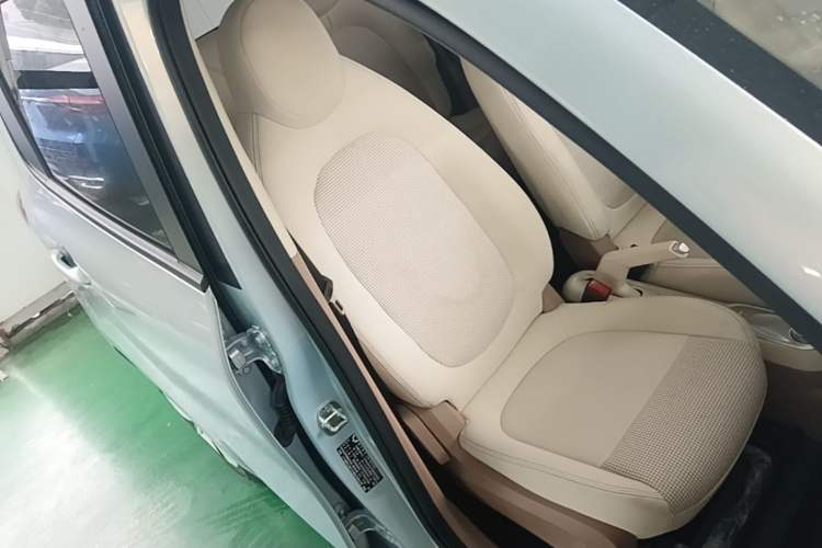 Used Wuling Hongguang MINIEV 2025 Four-Door Version Advanced Edition Right Front Seat