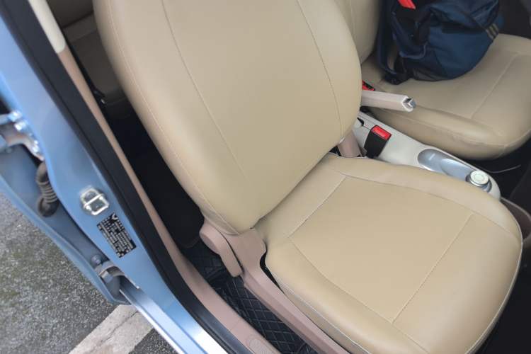 Used Wuling Hongguang MINIEV 2025 Four-Door Version Advanced Edition Right Front Seat