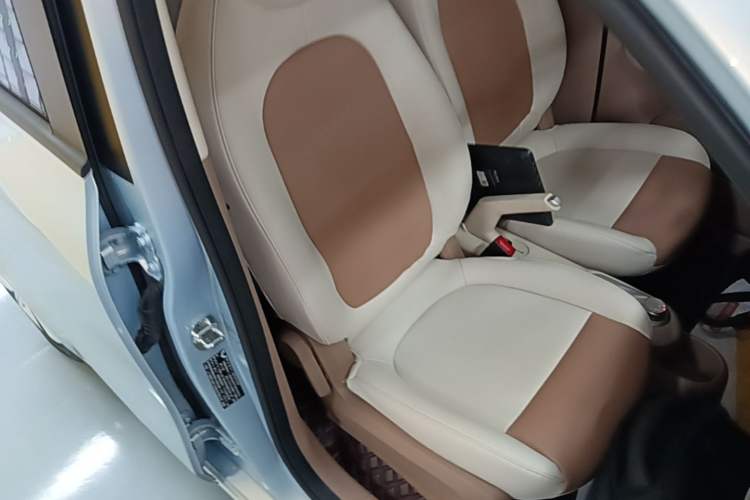 Used Wuling Hongguang MINIEV 2025 Four-Door Version Advanced Edition Right Front Seat
