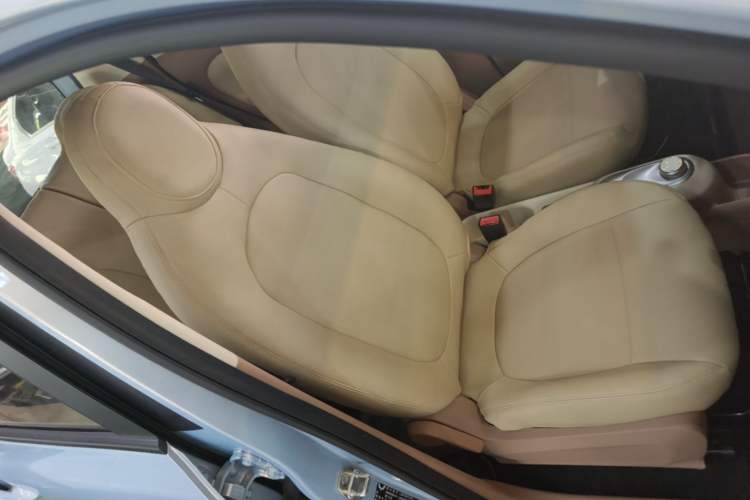Used Wuling Hongguang MINIEV 2025 Four-Door Version Premium Edition Right Front Seat