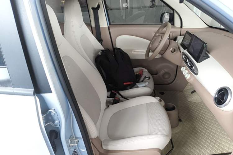 Used Wuling Hongguang MINIEV 2025 Four-Door Version Premium Edition Right Front Seat