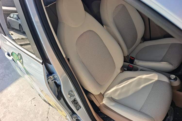Used Wuling Hongguang MINIEV 2025 Four-Door Version Premium Edition Right Front Seat