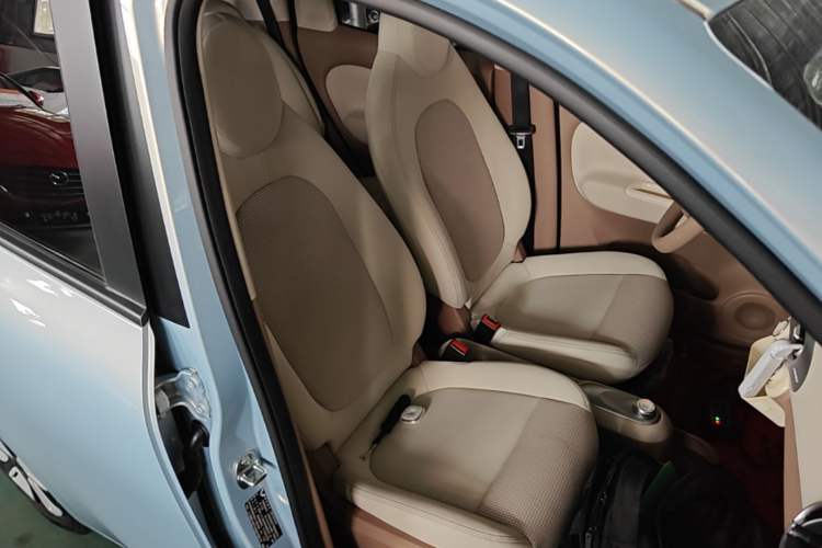 Used Wuling Hongguang MINIEV 2025 Four-Door Version Premium Edition Right Front Seat