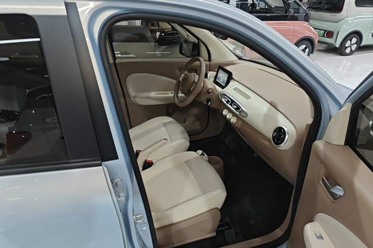Used Wuling Hongguang MINIEV 2025 Four-Door Version Advanced Edition Right Front Seat