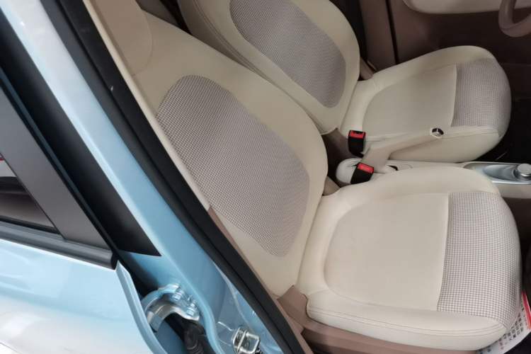 Used Wuling Hongguang MINIEV 2025 Four-Door Version Advanced Edition Right Front Seat