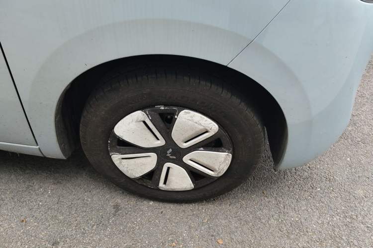 Used Wuling Hongguang MINIEV 2025 Four-Door Version Advanced Edition Right Front Wheel Hub
