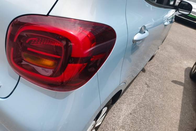Used Wuling Hongguang MINIEV 2025 Four-Door Version Advanced Edition Right Rear Taillight