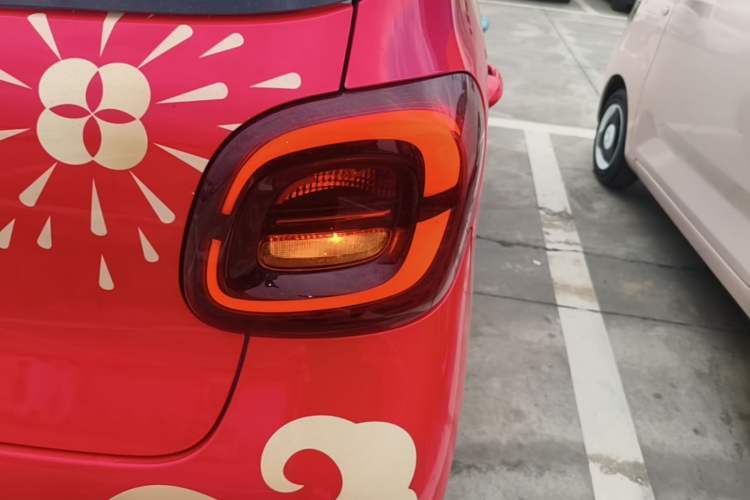Used Wuling Hongguang MINIEV 2025 Four-Door Version Premium Edition Right Rear Taillight
