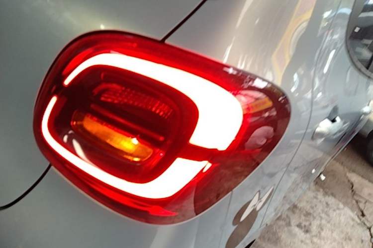 Used Wuling Hongguang MINIEV 2025 Four-Door Version Advanced Edition Right Rear Taillight