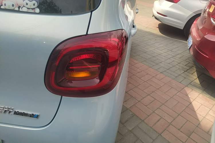 Used Wuling Hongguang MINIEV 2025 Four-Door Version Advanced Edition Right Rear Taillight